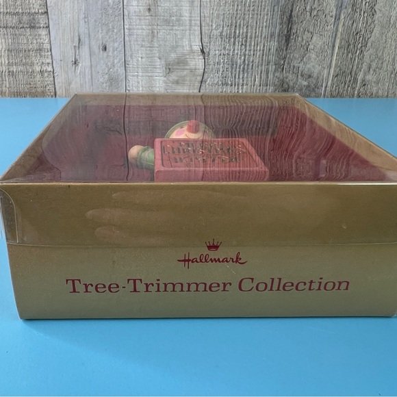 Hallmark Tree Trimmer Collection Yesteryears 1977 Ornament QX171-5 - Picture 2 of 9